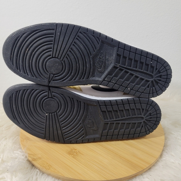 NIKE Air Jordan 1 Mid SE Mens Metallic Gold lace up sneakers DC1419-700 (2020) - Picture 9 of 9